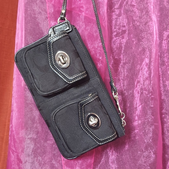 Coach Handbags - Coach wristlet
